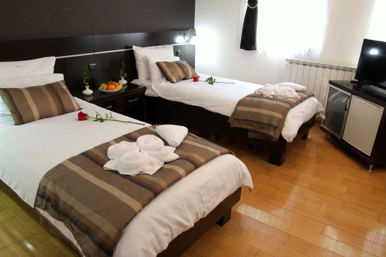 Hotel Novak Зворник Экстерьер фото
